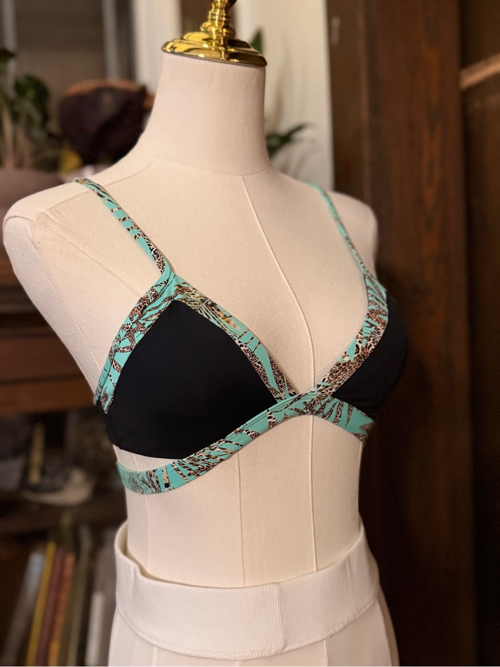 L Space Bikini Top 
Size Small 
Hand Wash 💫